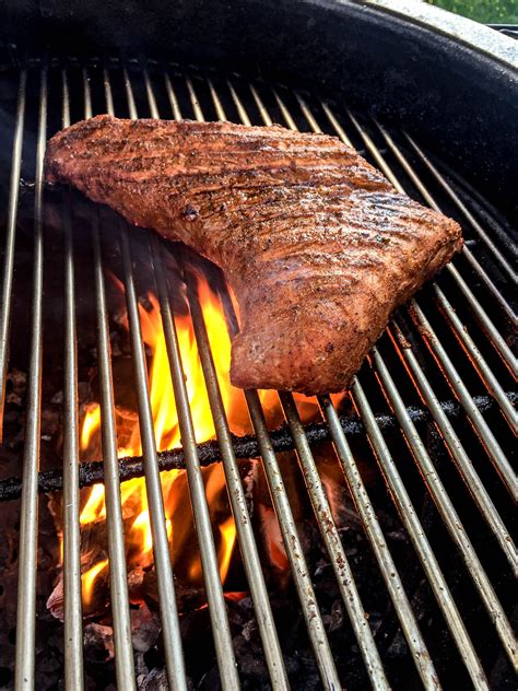 how do you cook a tri-tip steak on a gas grill